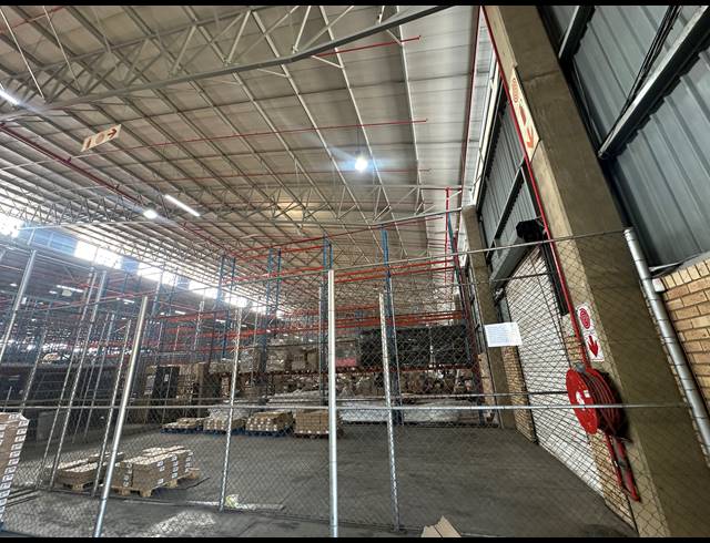8,500M² WAREHOUSE FOR SALE IN LINBRO PARK